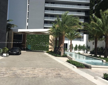 16385 Biscayne Blvd - Photo Thumbnail 10