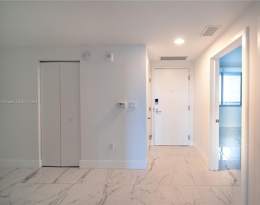 16385 Biscayne Blvd - Photo Thumbnail 27