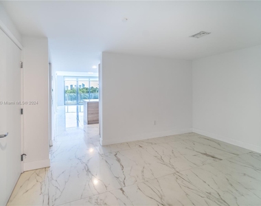 16385 Biscayne Blvd - Photo Thumbnail 26