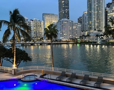 701 Brickell Key Blvd - Photo Thumbnail 3