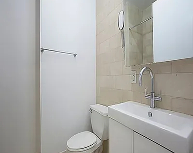 135 William Street - Photo Thumbnail 9