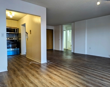 10 N Wood Ave - Photo Thumbnail 1