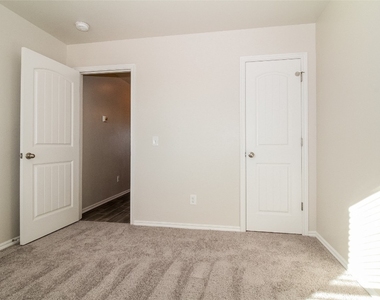 2508 Canyon Creek Drive - Photo Thumbnail 11