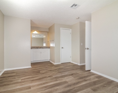 4013 Se 45th Terrace - Photo Thumbnail 7