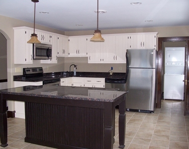 161 Oakwood Ave., Suite B - Photo Thumbnail 3