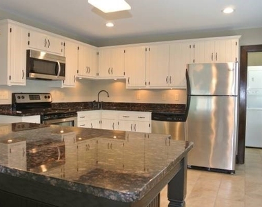161 Oakwood Ave., Suite B - Photo Thumbnail 5