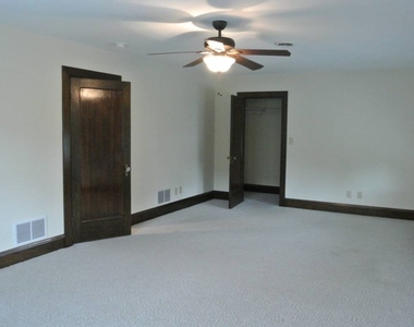 161 Oakwood Ave., Suite B - Photo Thumbnail 6