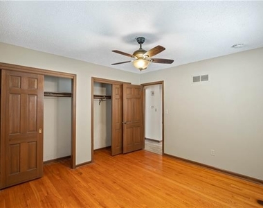 402 Se Melody Lane - Photo Thumbnail 6