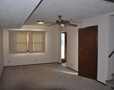 2623 N 98 Street - Photo Thumbnail 11