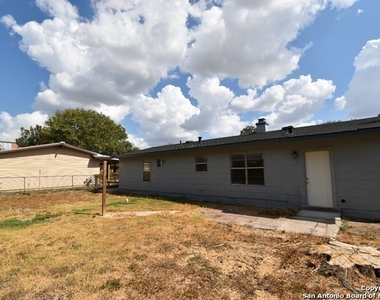 411 Artemis Dr - Photo Thumbnail 19