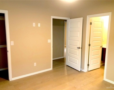 3105 W Driftwood Street - Photo Thumbnail 6