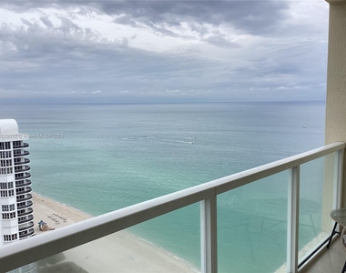 16699 Collins Ave - Photo Thumbnail 5