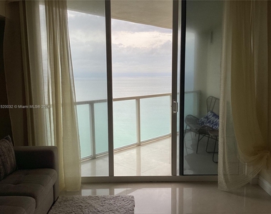 16699 Collins Ave - Photo Thumbnail 2