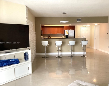 16699 Collins Ave - Photo Thumbnail 9