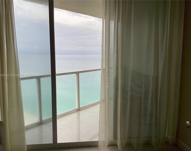 16699 Collins Ave - Photo Thumbnail 1