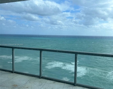 17121 Collins Ave - Photo Thumbnail 15