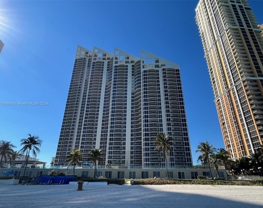 17555 Collins Ave - Photo Thumbnail 42