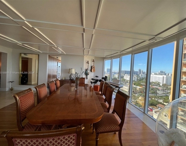 17555 Collins Ave - Photo Thumbnail 10