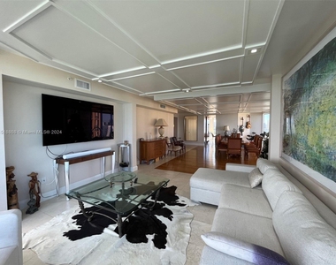 17555 Collins Ave - Photo Thumbnail 13