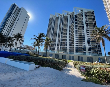 17555 Collins Ave - Photo Thumbnail 43