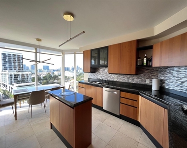 17555 Collins Ave - Photo Thumbnail 15