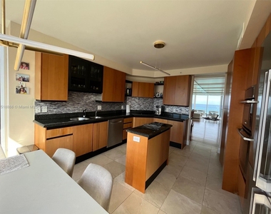 17555 Collins Ave - Photo Thumbnail 16