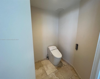 17555 Collins Ave - Photo Thumbnail 25