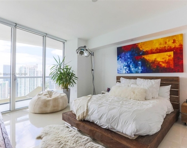 495 Brickell Ave - Photo Thumbnail 10