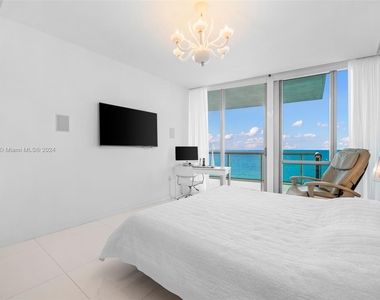 17121 Collins Ave - Photo Thumbnail 9