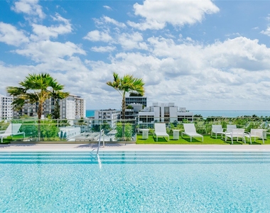 300 Collins Ave - Photo Thumbnail 19