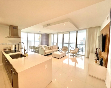 495 Brickell Ave - Photo Thumbnail 14