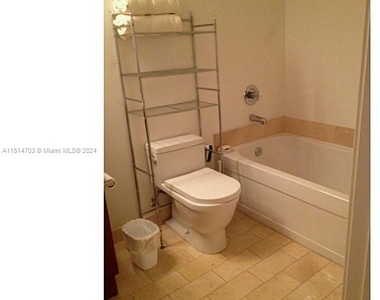 1111 Sw 1 Av - Photo Thumbnail 4