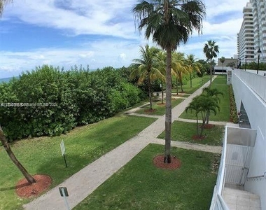 5601 Collins Ave - Photo Thumbnail 5