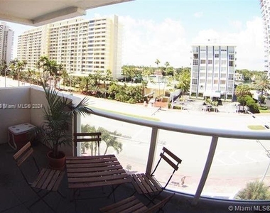 5601 Collins Ave - Photo Thumbnail 12