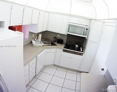 5601 Collins Ave - Photo Thumbnail 7