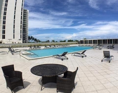 5601 Collins Ave - Photo Thumbnail 1