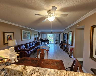 2800 N Palm Aire Drive - Photo Thumbnail 3