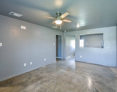 2816 Leroy Cir - Photo Thumbnail 6