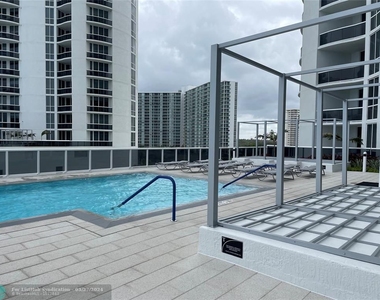 16001 Collins Ave - Photo Thumbnail 21