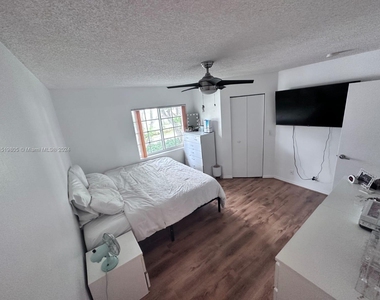 2078 Madeira Dr - Photo Thumbnail 4