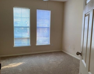 8290 Gate Parkway - Photo Thumbnail 7