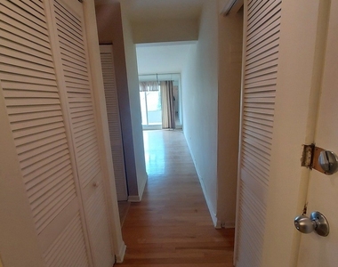 530 W Barry Avenue - Photo Thumbnail 11