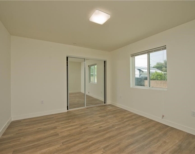 12518 San Fernando Road 1/2 - Photo Thumbnail 8