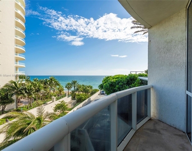 16001 Collins Ave - Photo Thumbnail 1