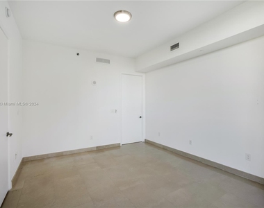 16001 Collins Ave - Photo Thumbnail 26