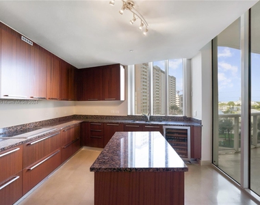 16001 Collins Ave - Photo Thumbnail 6