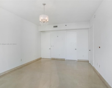 16001 Collins Ave - Photo Thumbnail 18