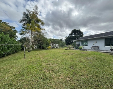 11470 Sw 16th St - Photo Thumbnail 4