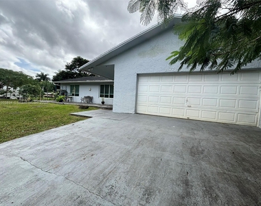 11470 Sw 16th St - Photo Thumbnail 3