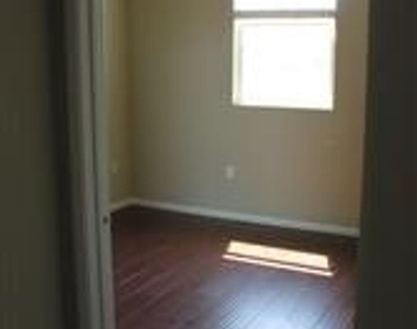 8654 Sunland Blvd - Photo Thumbnail 2